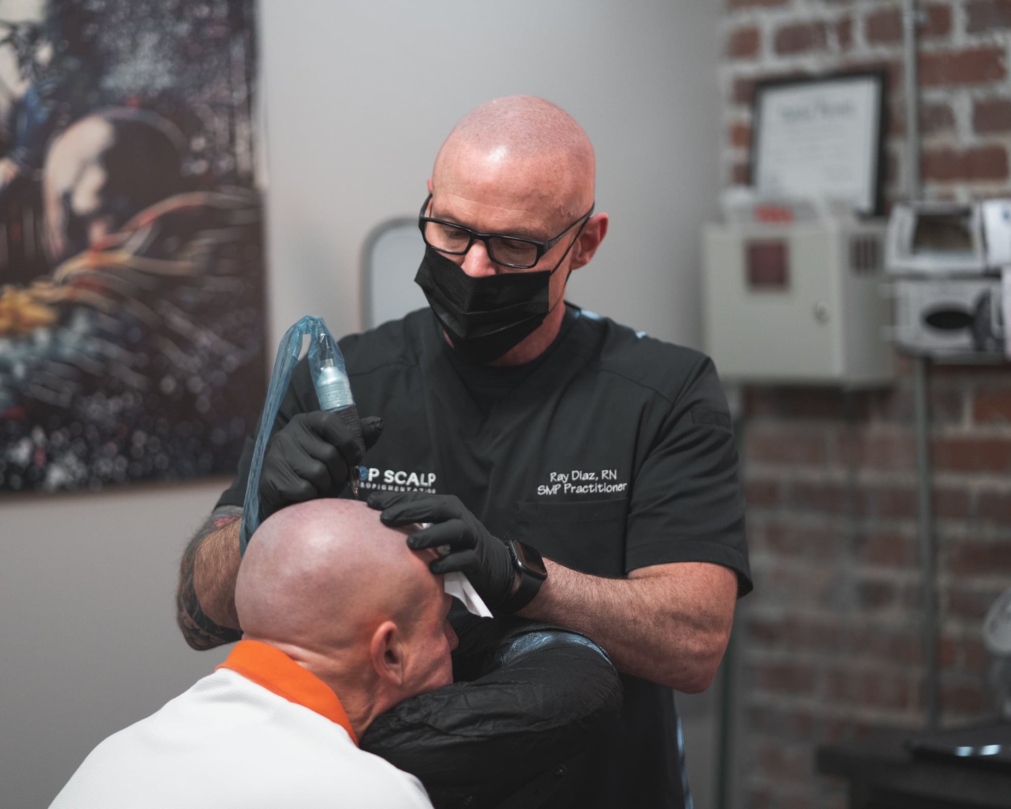 Ray Diaz performing scalp micropigmentation